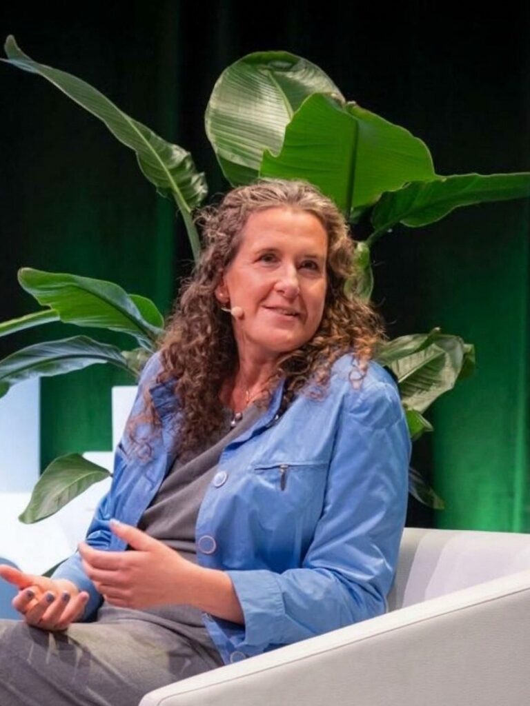 Portraitfoto von Anke Steinbach, Beraterin der Nachhaltigkeitsberatung für Unternehmen STEINBACH STRATEGIEN